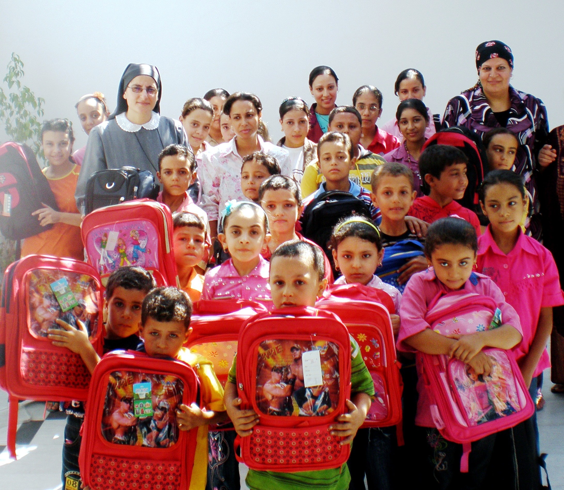 Verteilung von Schulranzen